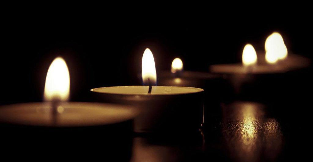 Best Survival Candles Featured Image